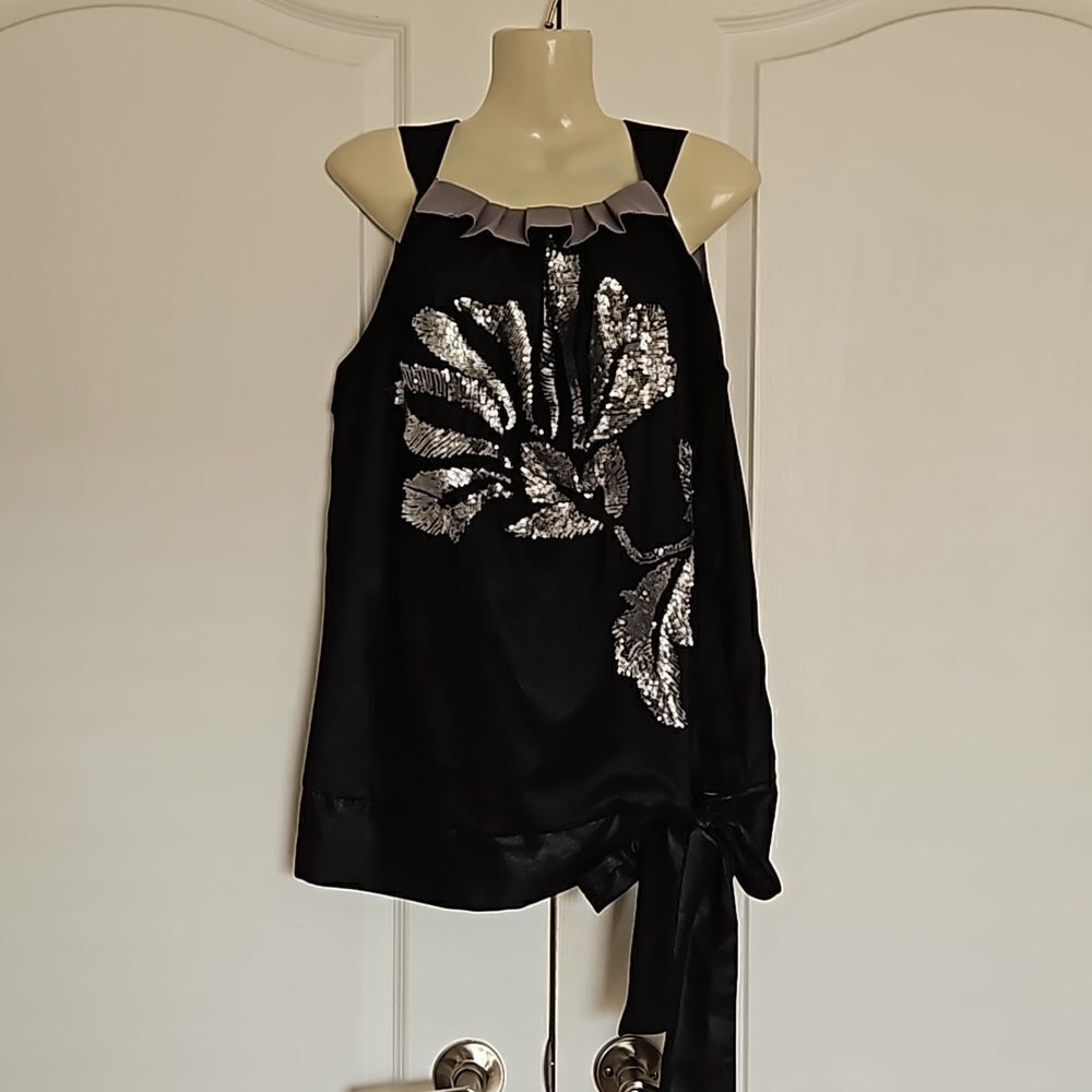 YaYa & Co Women's Sequins Open Back Top With Tie Front Black/ Silver Medium